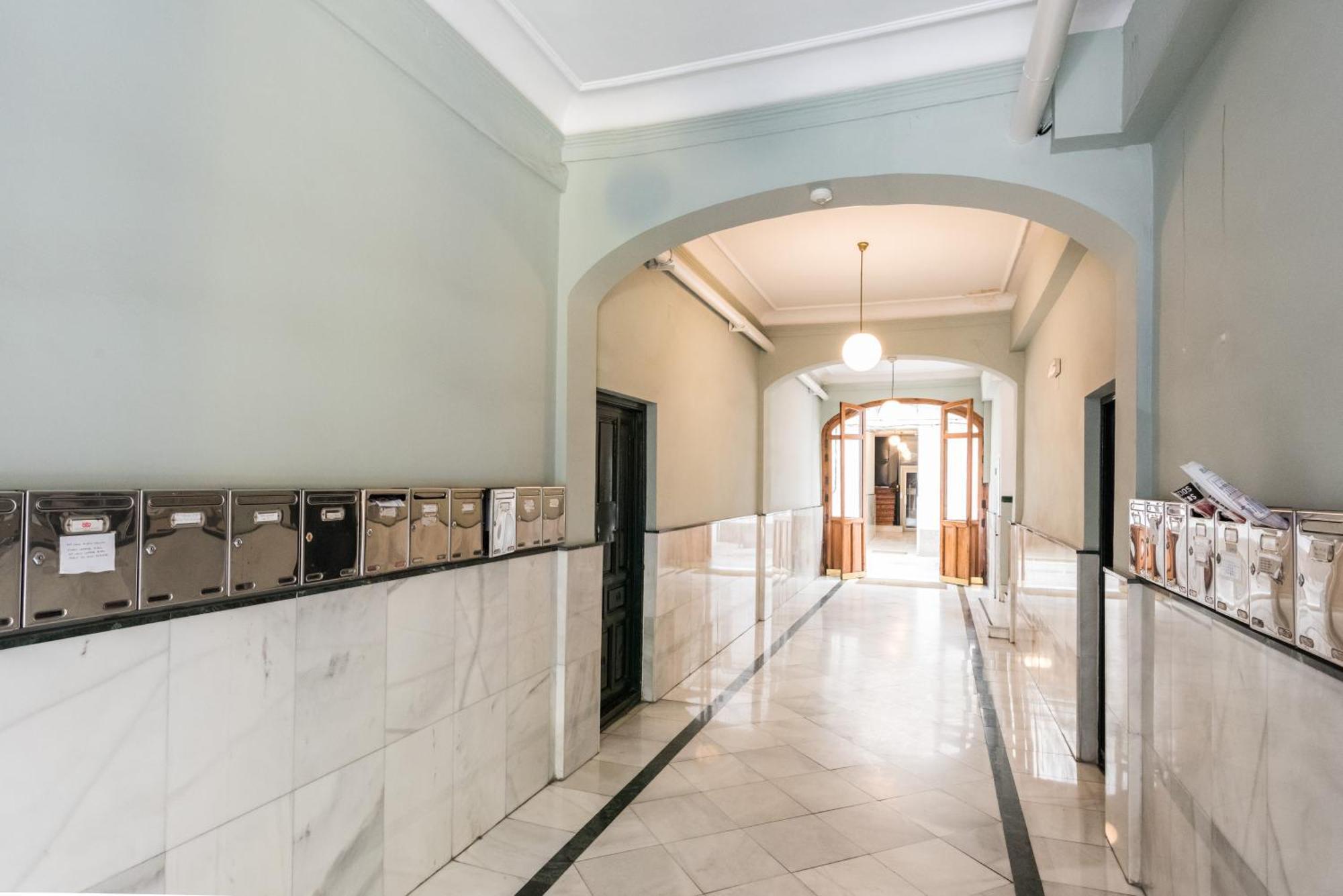 Downtown Jacuzzi Apartment Madrid Bagian luar foto