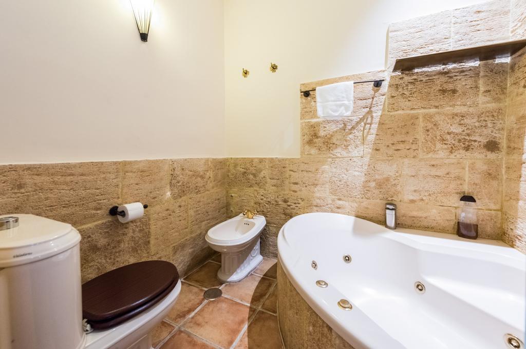 Downtown Jacuzzi Apartment Madrid Bagian luar foto