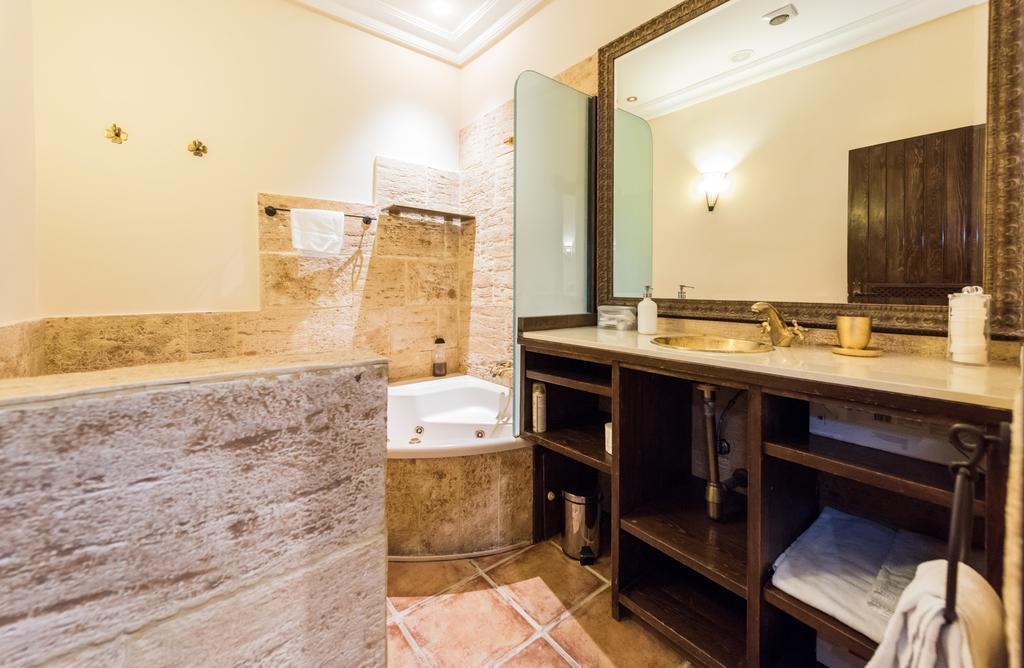 Downtown Jacuzzi Apartment Madrid Bagian luar foto