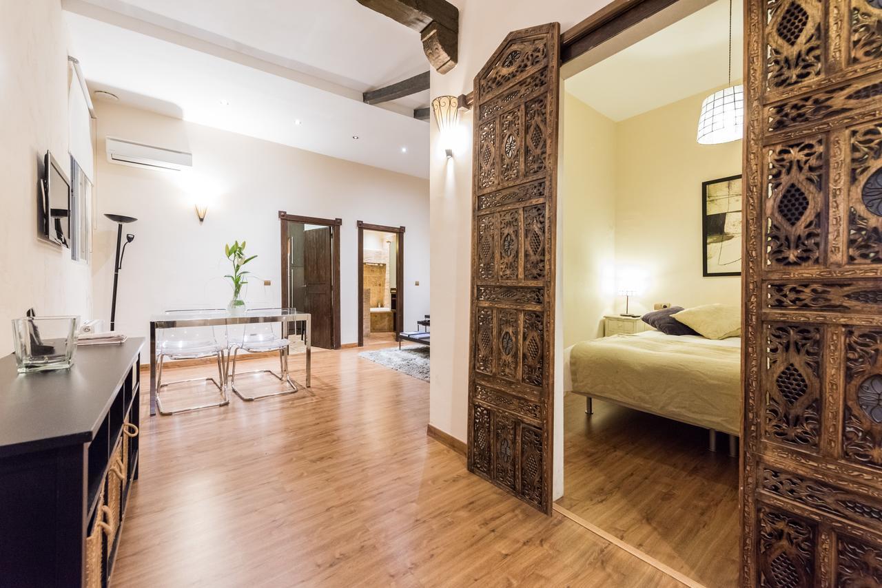 Downtown Jacuzzi Apartment Madrid Bagian luar foto